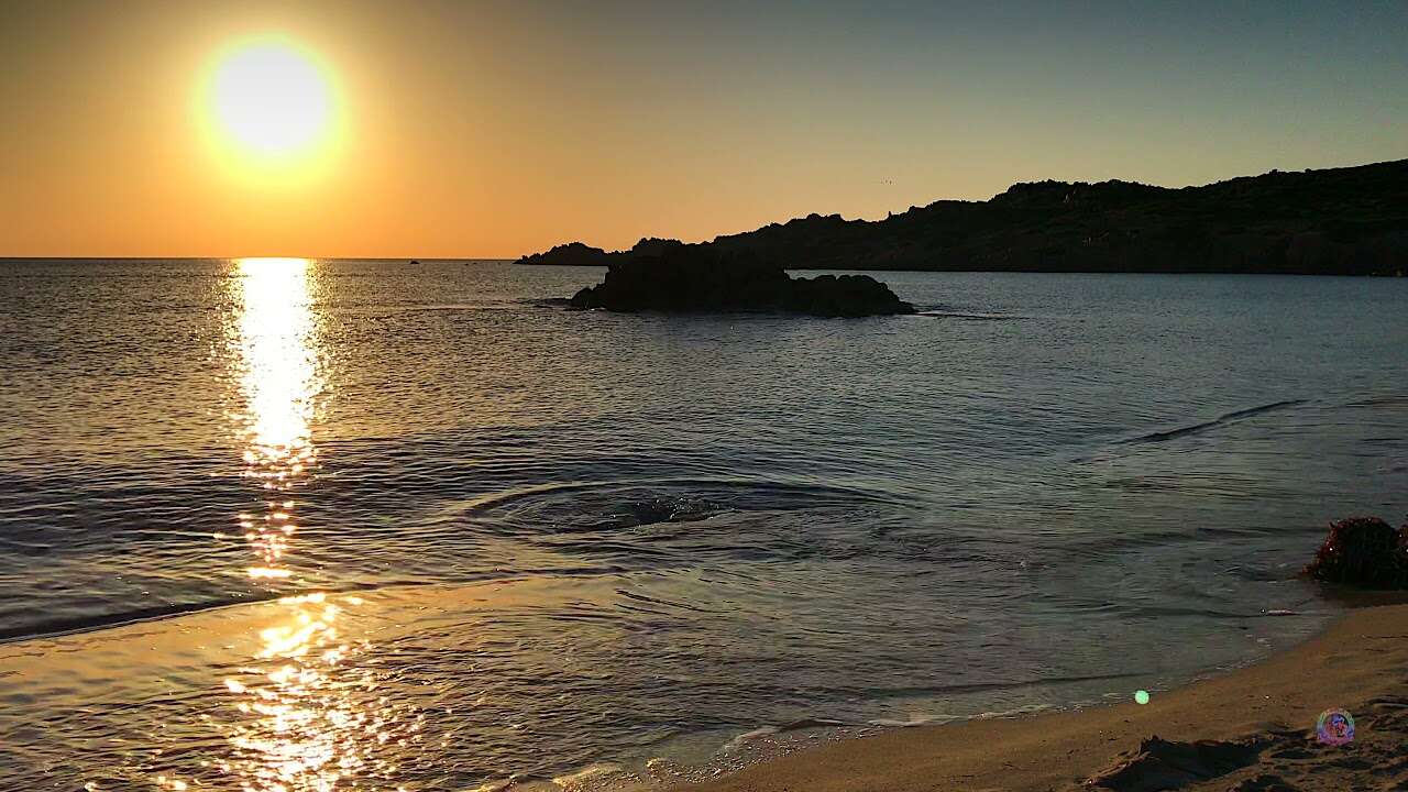 Coucher de Soleil sur la plage sauvage  de Stagnolu à Bonifacio en Corse du  Sud